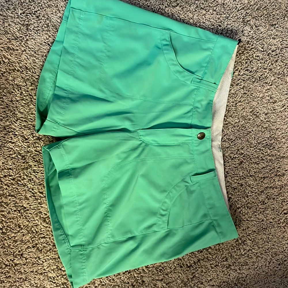 Patagonia -Green short - size 6